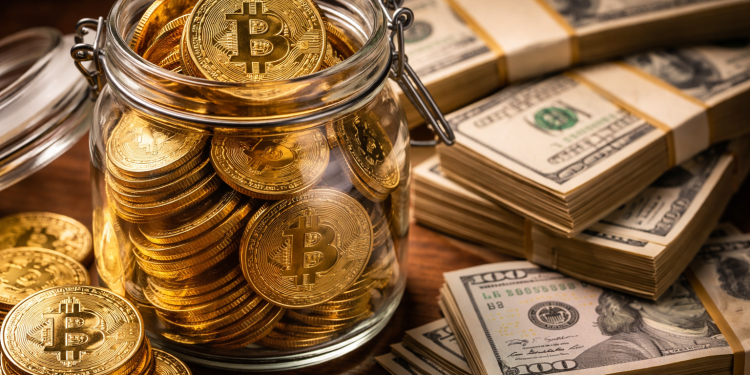 BTC ETFs see $562M in inflows as analysts warn downside risks persist