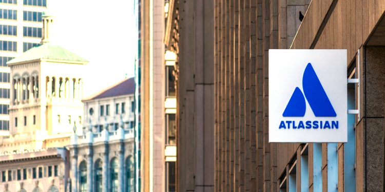Atlassian stock loses support ahead of earnings: is it a buy?